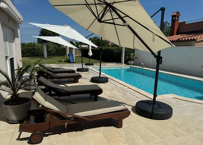 Valdebek Apartments With Pool