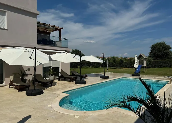 Valdebek Apartments With Pool